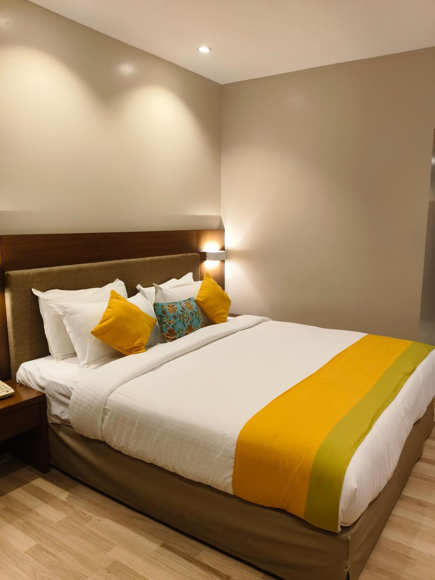 Hotel Park Residency Adoor Adur Exteriér fotografie