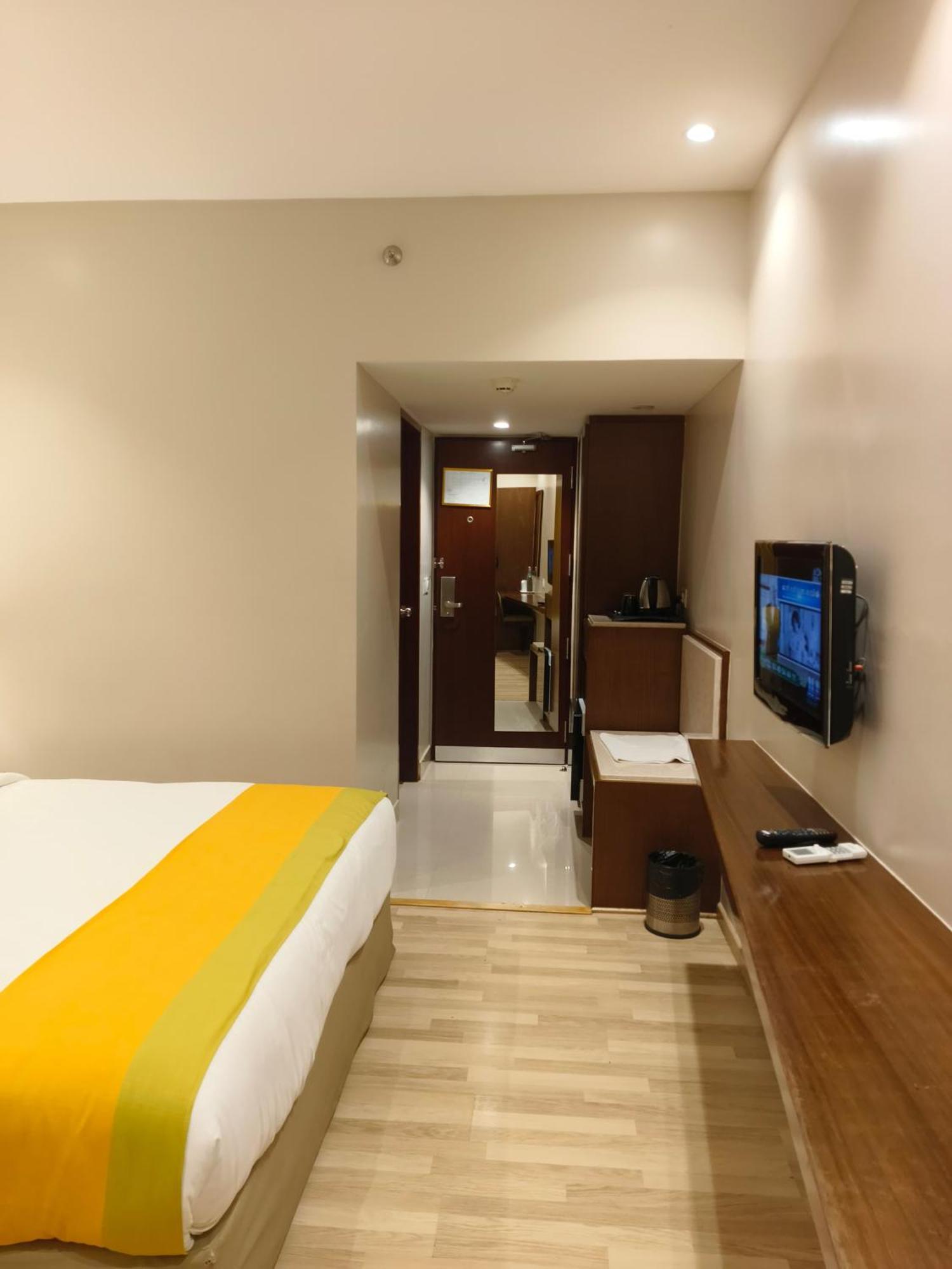 Hotel Park Residency Adoor Adur Exteriér fotografie
