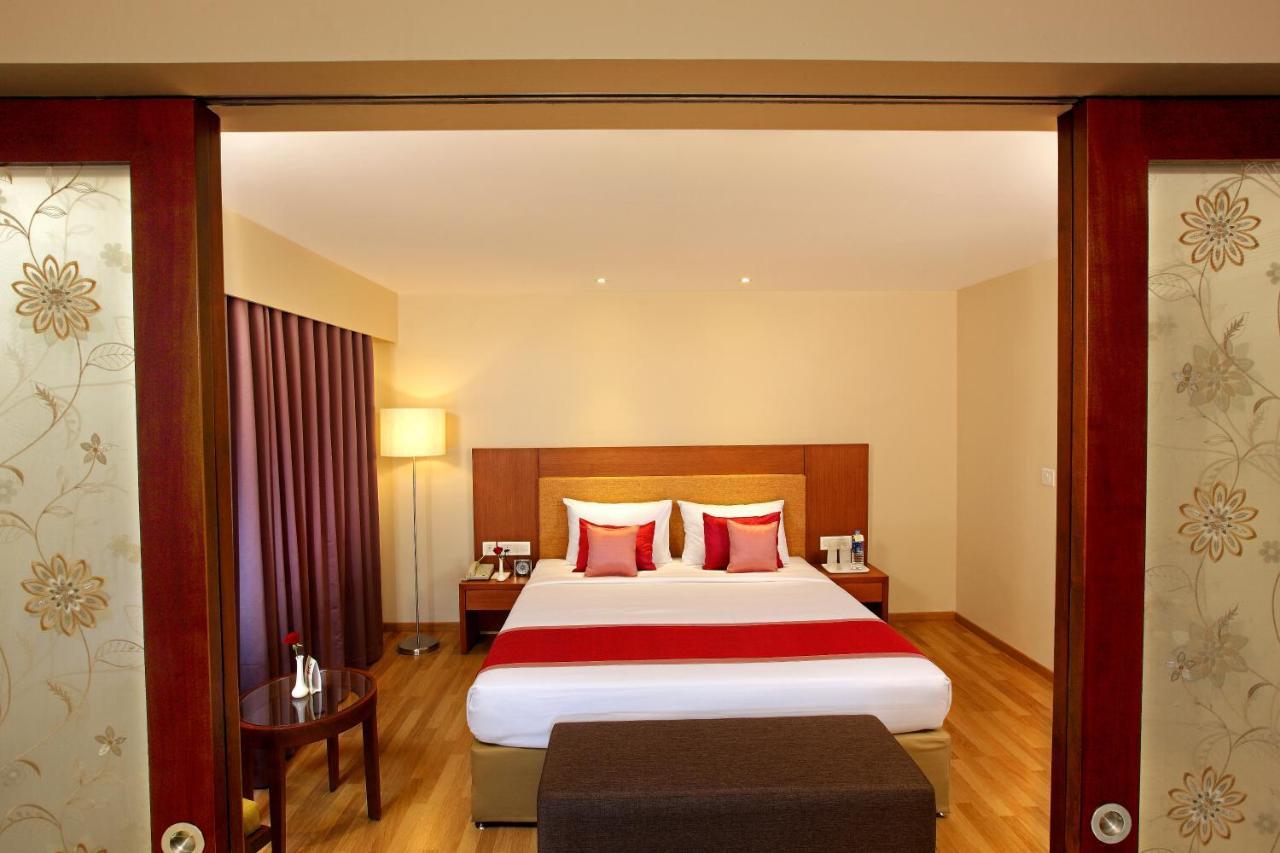 Hotel Park Residency Adoor Adur Exteriér fotografie